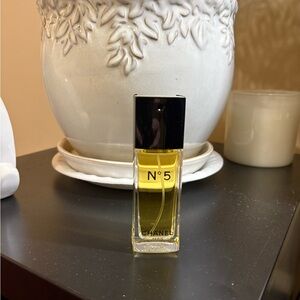 CHANEL N°5 1.7 oz with Black Cap and Golden Hue